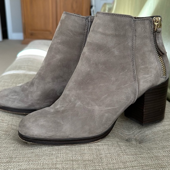 Aldo taupe/grey suede(genuine) booties. Worn once. Excellent condition. Size 9 - Picture 8 of 9
